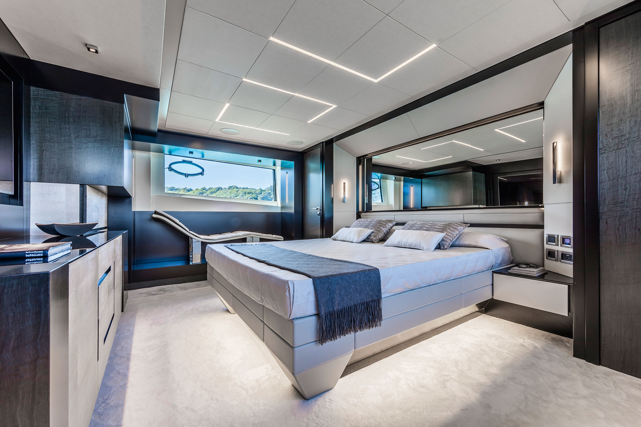 ferretti-group-pershing-9x-yachts-france-171-7